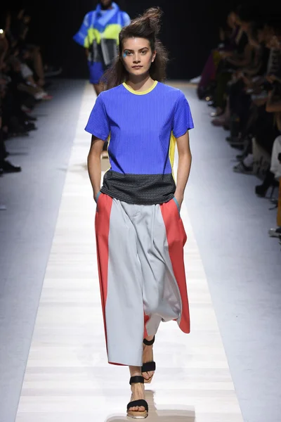 Look 15